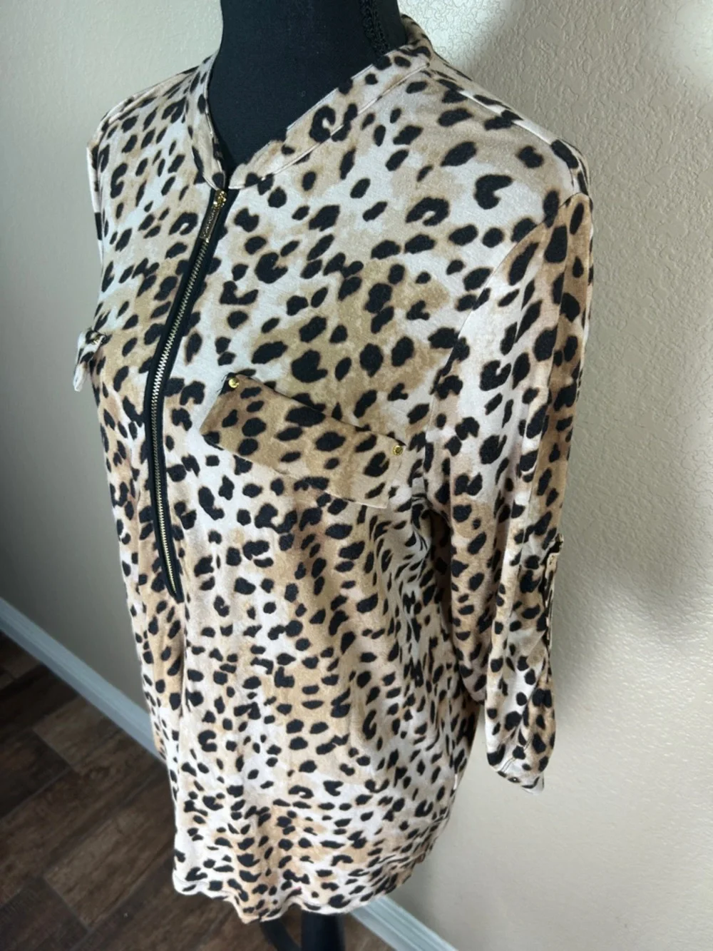 Calvin Klein Leopard Print Zip Front Blouse Large Gold Accent Animal Print Top - Picture 3 of 6